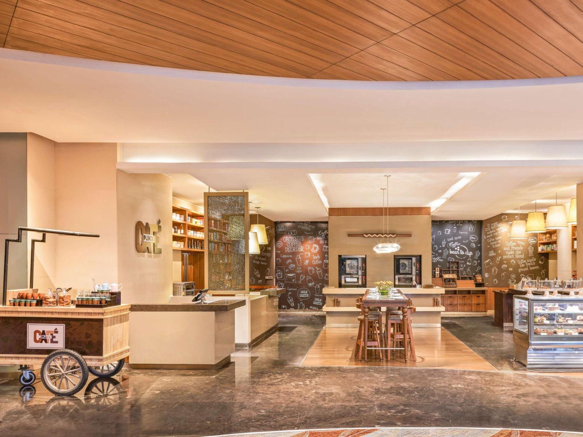 Pullman New Delhi Aerocity Eksteriør billede The lobby lounge