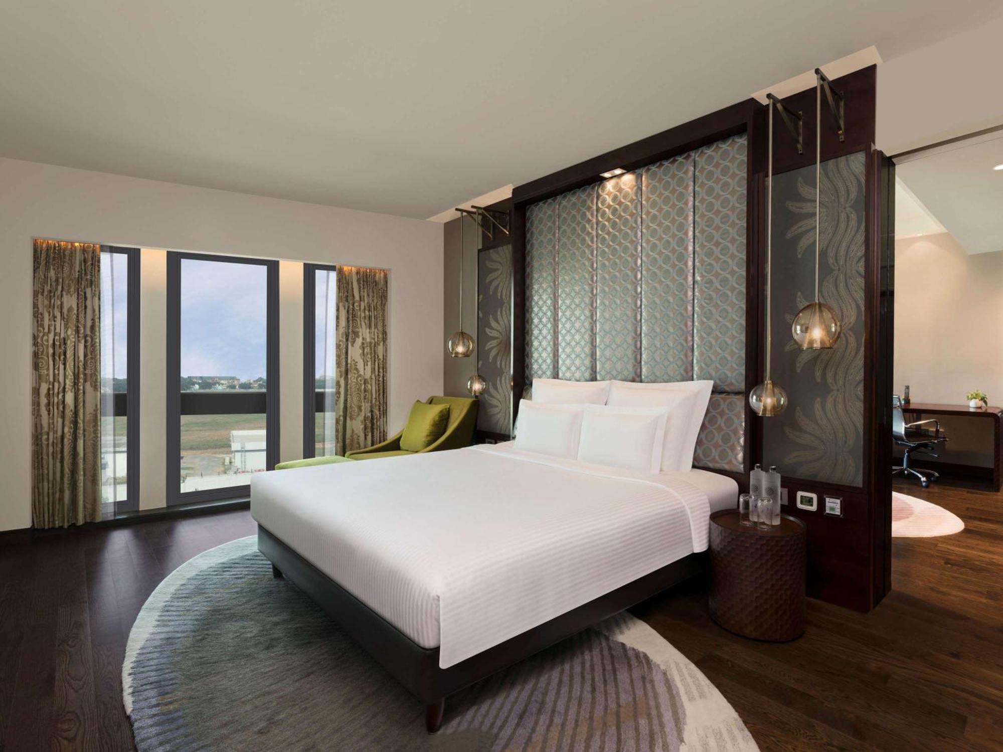 Pullman New Delhi Aerocity Eksteriør billede A bedroom at the hotel