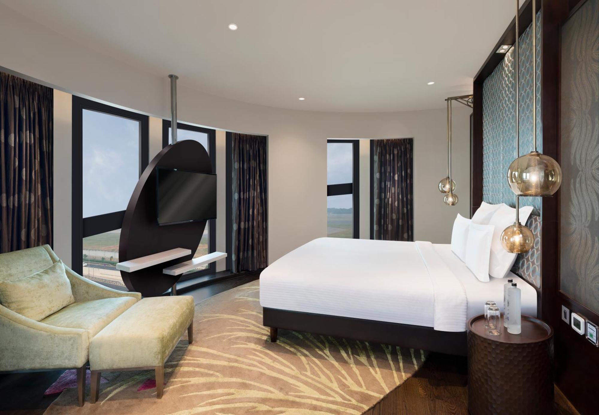 Pullman New Delhi Aerocity Eksteriør billede Suite room at the hotel