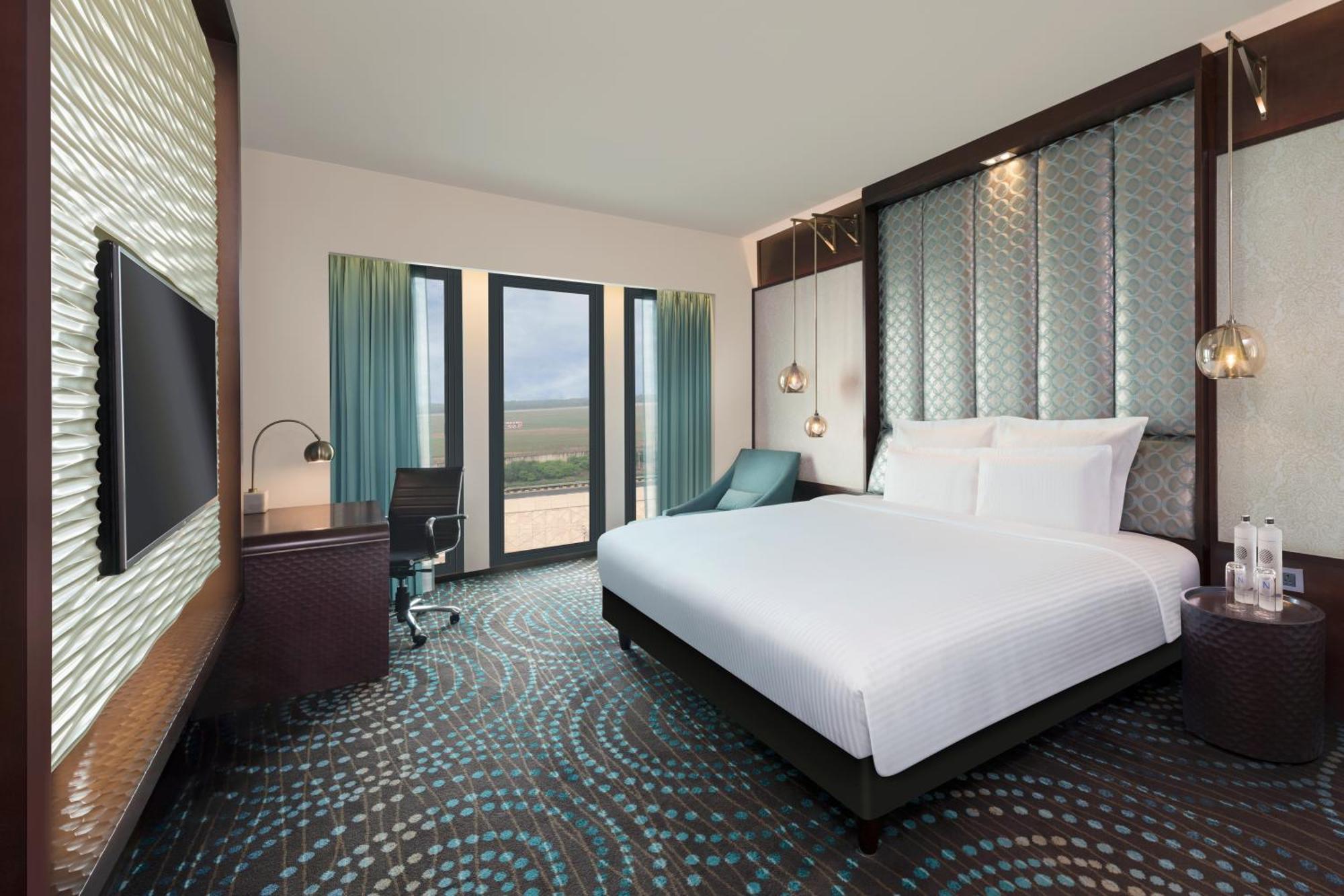 Pullman New Delhi Aerocity Eksteriør billede A guest room at the hotel